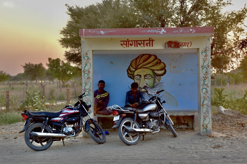 Bus Stops at Jodhpur Road
