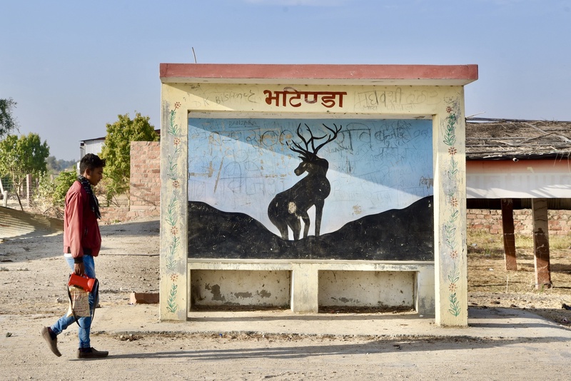 Bus Stops at Jodhpur Road