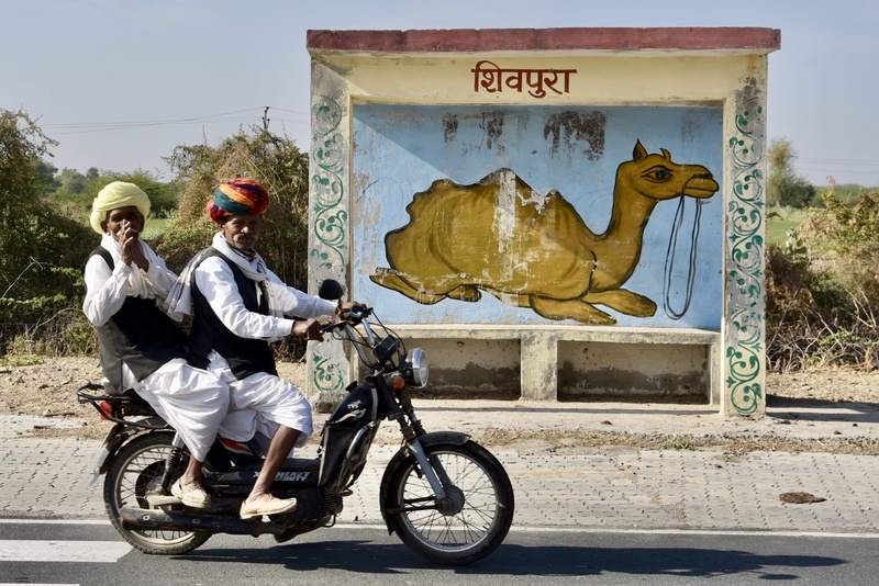 Bus Stops at Jodhpur Road