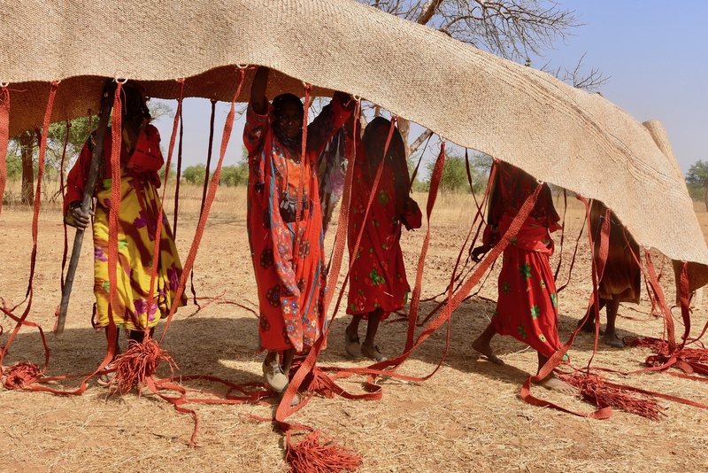 Chad: Building up a Wedding Tent