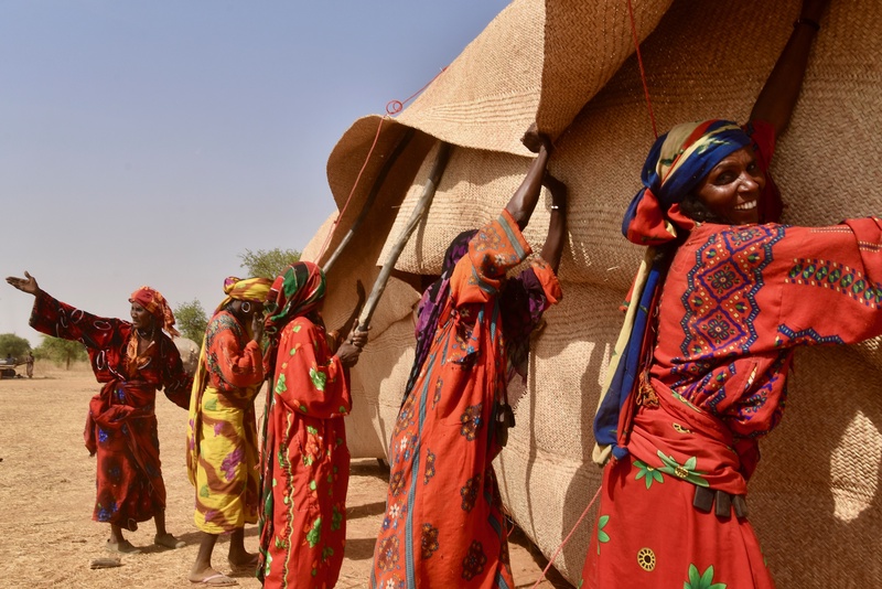 Chad: Building up a Wedding Tent