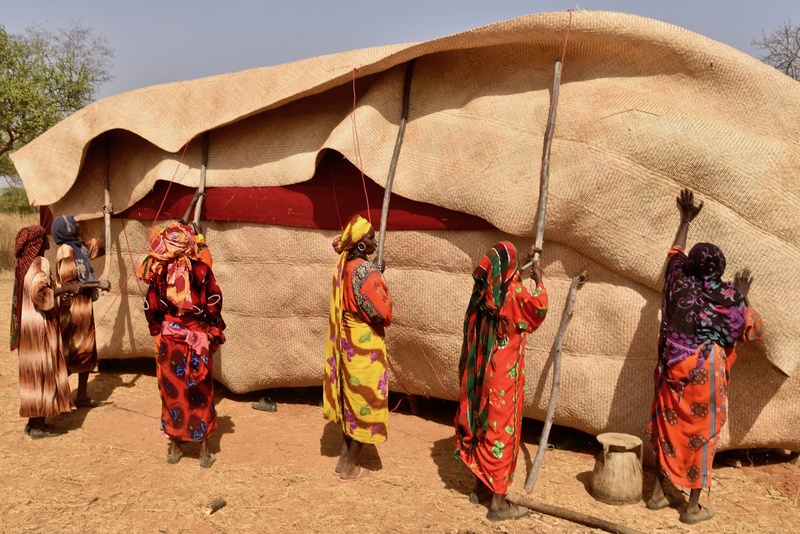 Chad: Building up a Wedding Tent