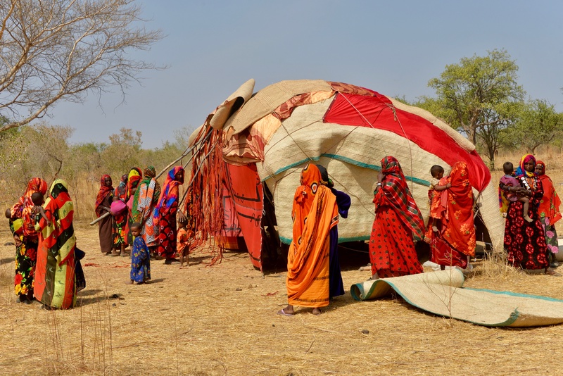 Chad: Building up a Wedding Tent