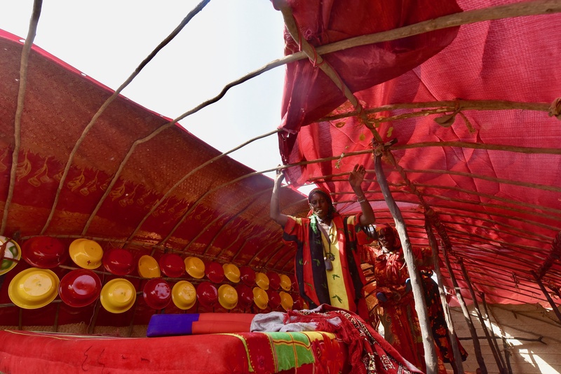 Chad: Building up a Wedding Tent