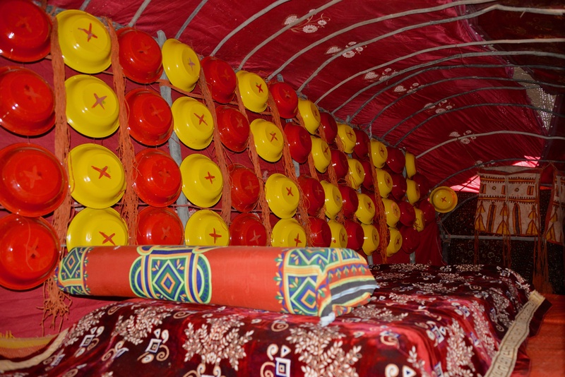 Chad: Building up a Wedding Tent